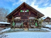 Rougemont Hideaway Chalet by the River