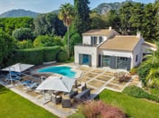 Charming Countryside Retreat With Private Pool