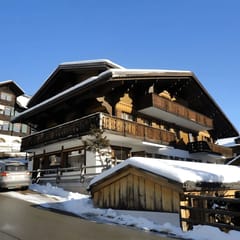 Top Floor Chalet with Balcony and Parking in Saanen