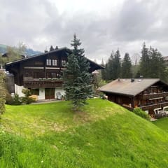 Vibrant 3-bedroom Ski Chalet In Saanen