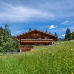 Alpine Seclusion Retreat with Mountain Views