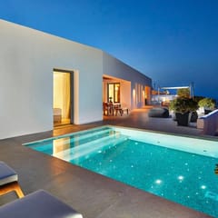 Modern Santorini Villa with Infinity Pool &Jacuzzi