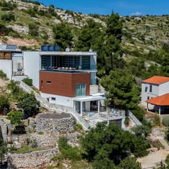 Peaceful Villa Surrounded By Pine Trees