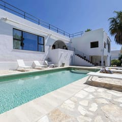 Refurbished Villa With Private Pool Views
