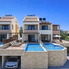 Spacious Coastal Villa With Stunning Views