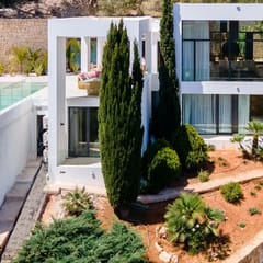 Five Bedroom Villa Overlooking Mediterranean Water