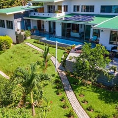 Hillside Haven With Pool and Jacuzzi