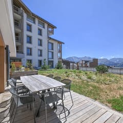 Luxury Apartment With Panoramic Mountain Views