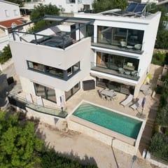 Elegant Coastal Villa In Peaceful Zatoglav Croatia