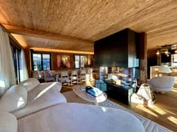 Alpine 3-Bedroom Chalet in Gstaad