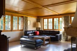 Cozy Apt Overlooking the Gstaad Mountain Area