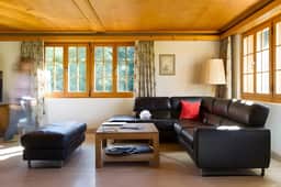 Cozy Apt Overlooking the Gstaad Mountain Area