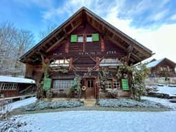 Rougemont Hideaway Chalet by the River 