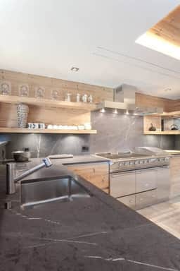 Super Luxury Serviced Apartment next to Gstaad