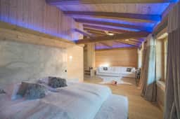 Super private Luxury Chalet with Hotel facilities