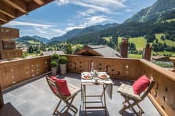 Super private Luxury Chalet with Hotel facilities