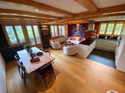 Vibrant 3-bedroom Ski Chalet In Saanen