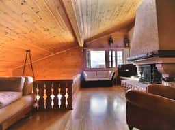 Warm Timbers Flat With Generous Living Area
