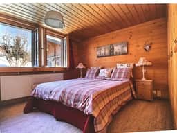 Warm Timbers Flat With Generous Living Area