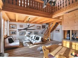 Warm Timbers Flat With Generous Living Area