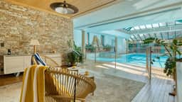 Beautiful Coastal Residence With Indoor Pool