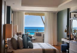 Beautiful Beachfront Penthouse with Infinity Pool