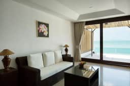 KHO065 Nick Suite Be