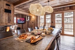 Luxury Alpine Chalet with Outdoor Jacuzzi - Image 3