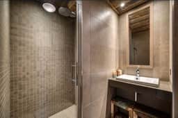 Luxury Ski-In Ski-Out Apartment with Spa Access - Image 5
