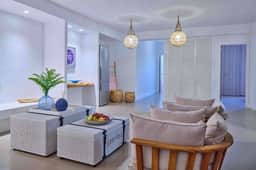 Mediterranean Reflections Villa in Lolantonis, Par