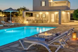 The Luxurious Quiet Corner Villa