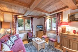 Central Chamonix Stay With Mountain Charm - Image 3