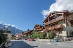 Scenic Mountain Apartment With Private Bathrooms