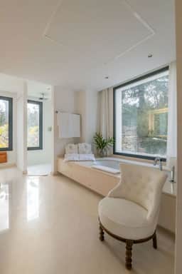 Premium Villa With Private Gated Grounds