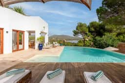 Luxury Sea View Villa with Rooftop Terrace