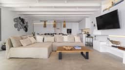 Beautiful Sea View Family Getaway - Image 2