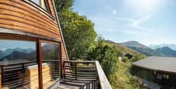 Cozy Chalet With Breathtaking Mountain Views - Image 4