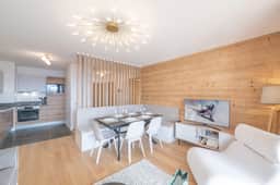 Bright Apartment With Breathtaking Mountain Views - Image 4