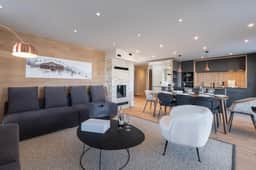 A Refined Four-bedroom Mountain Escape - Image 2