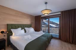 A Refined Four-bedroom Mountain Escape - Image 3