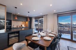 A Refined Four-bedroom Mountain Escape - Image 4