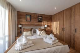 Luxury Chalet Steps From Altiport Slopes - Image 3