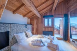 Five-bedroom Chalet at Slopes Foot - Image 2