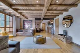 Pedestrian Alpine Retreat With Ski Access - Image 4