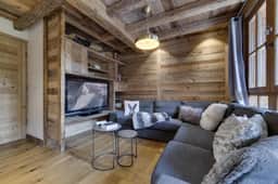 Pedestrian Alpine Retreat With Ski Access - Image 5
