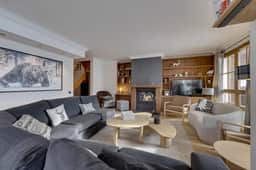 Pedestrian Resort Retreat Facing Mont Blanc - Image 5
