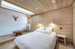 Large Alpine Apartment Near Ski Slopes - Image 2