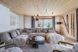 Large Alpine Apartment Near Ski Slopes - Image 4