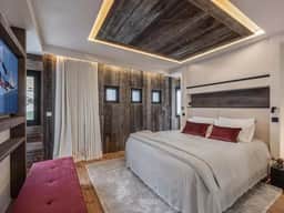 Contemporary Retreat With Five Ensuite Bedrooms - Image 3