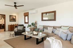 Refurbished Villa With Private Pool Views - Image 2